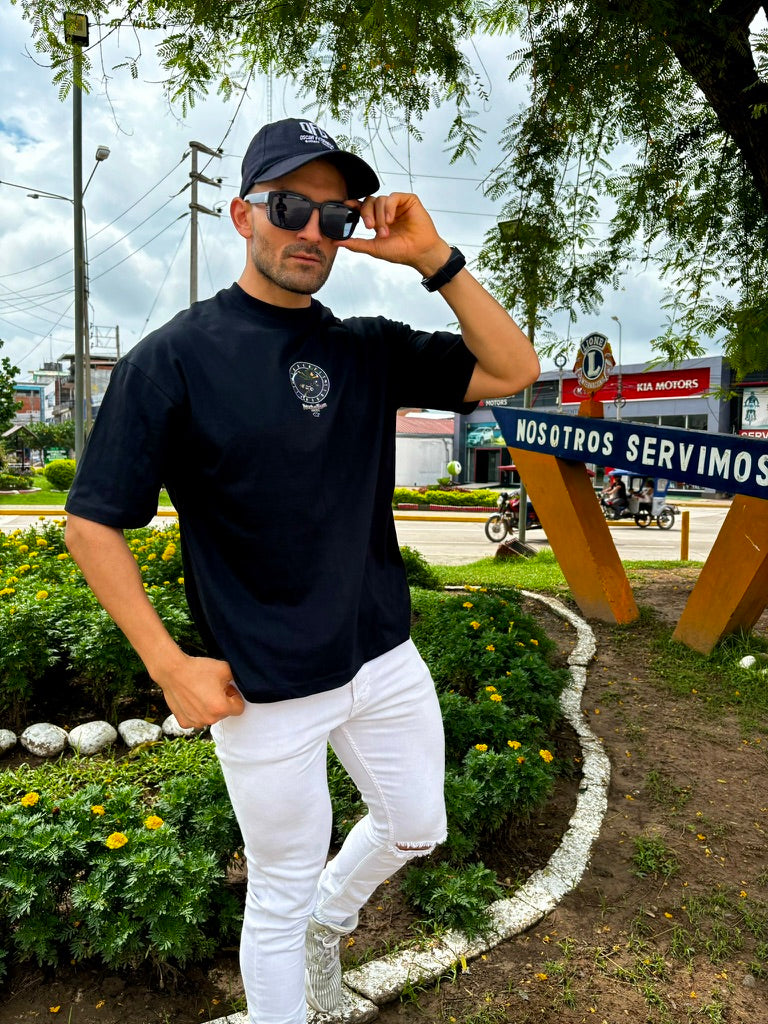 POLO OVERSIZE - ATTACK ON TITAN (NEGRO)