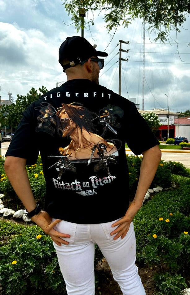 POLO OVERSIZE - ATTACK ON TITAN (NEGRO)