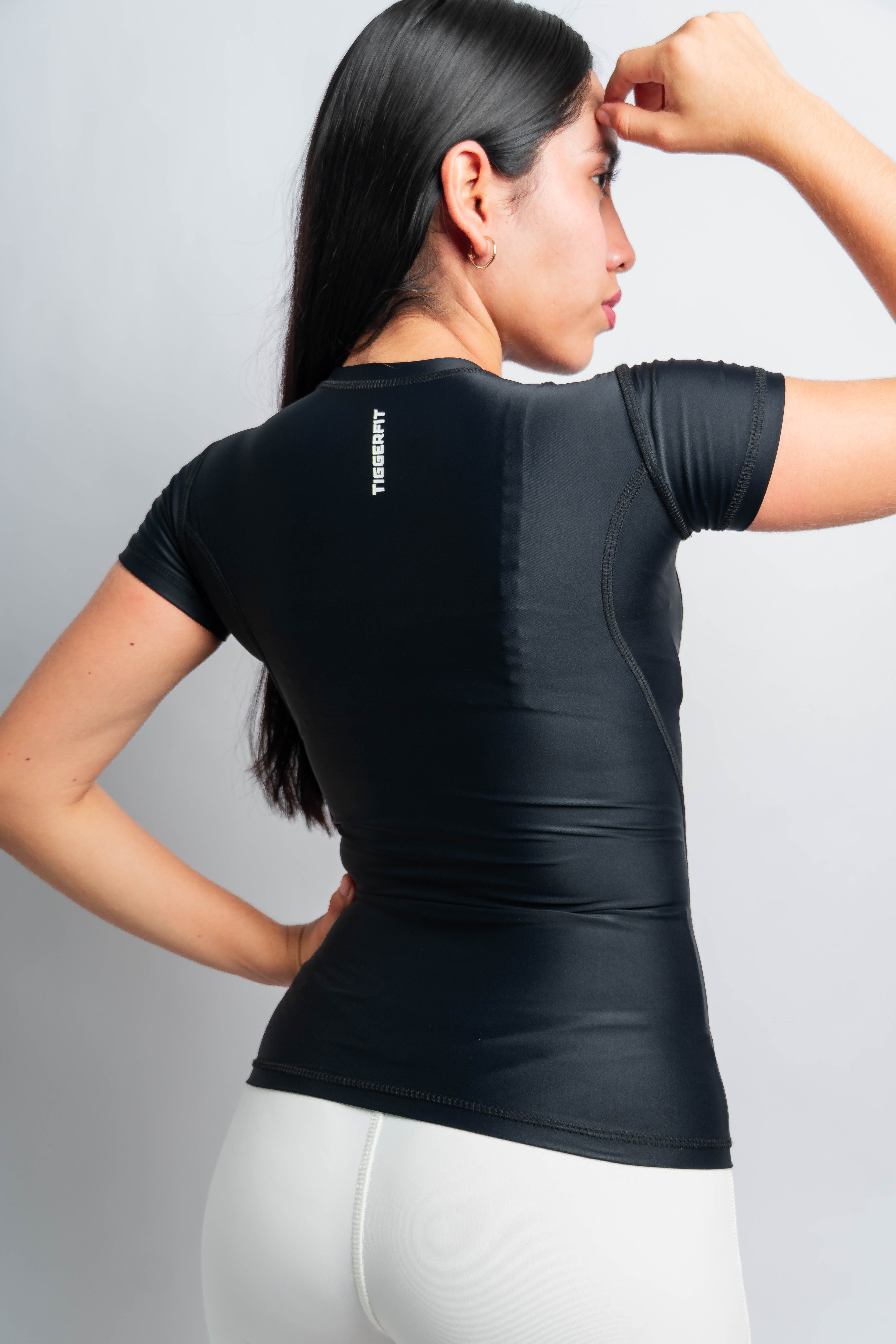 POLO COMPRESOR ARMOR - NEGRO