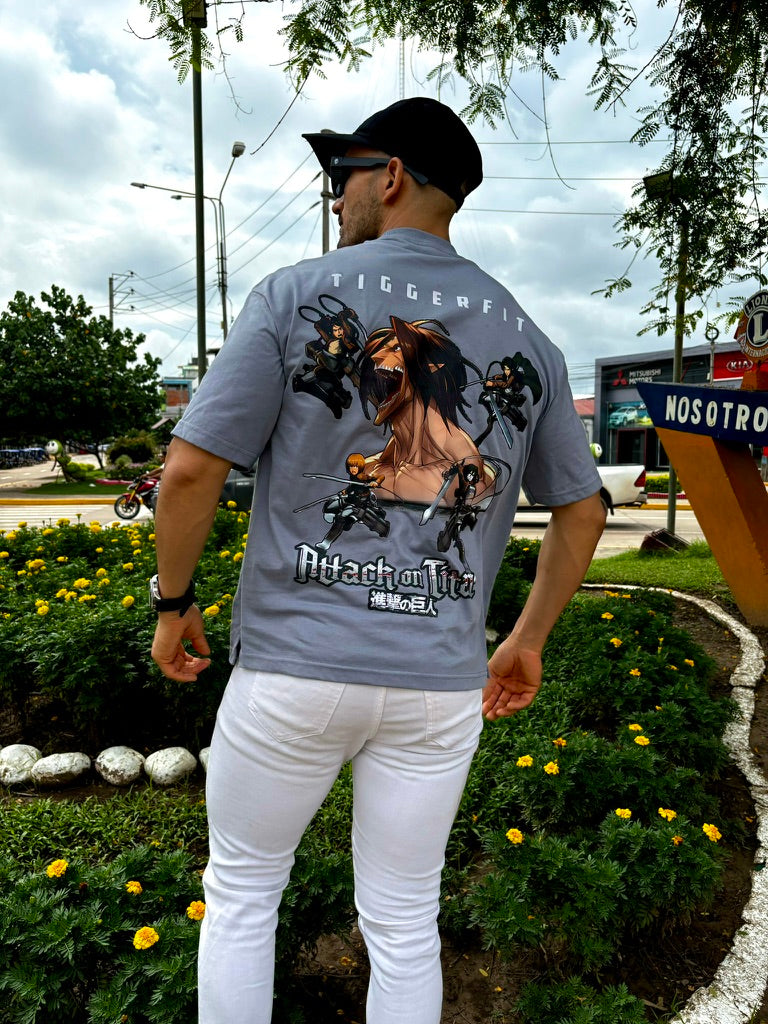 POLO OVERSIZE - ATTACK ON TITAN (GRIS)